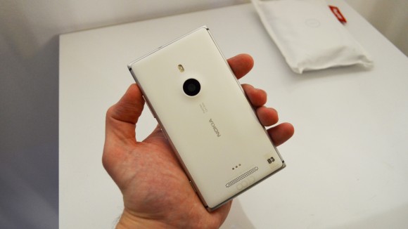 Nokia_Lumia_925_13_mk204-580-90