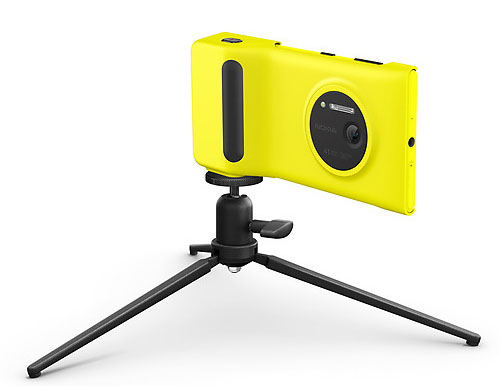 Nokia_Camera-Grip-for-Lumia-1020-w-tripod