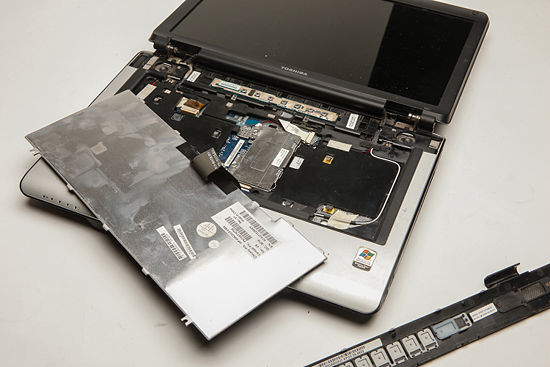 550px-Save-a-Laptop-from-Liquid-Damage-Step-8