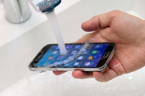 Galaxy-S5-water-resistance-tests