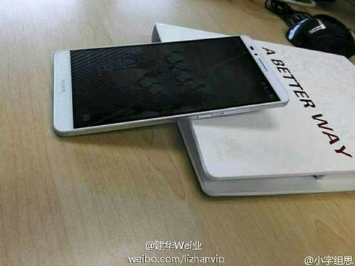 More-leaked-photos-of-the-Huawei-Ascend-Mate-7-(1)