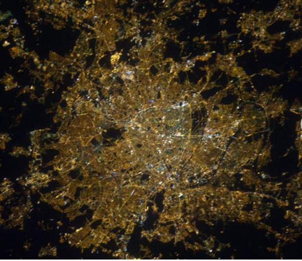 13 عکس زیبا از زمین در شب که ایستگاه فضایی بین‌المللی آنها را گرفته است 1