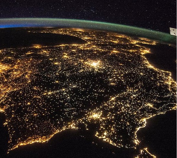 13 عکس زیبا از زمین در شب که ایستگاه فضایی بین‌المللی آنها را گرفته است 1