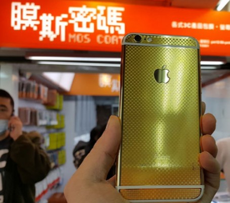 24K-gold-plated-version-of-the-Apple-iPhone-6-(4)