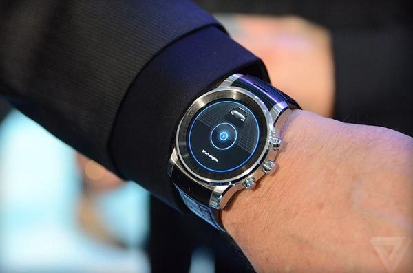 Mysterious-LG-smartwatch-spotted-at-CES-2015-(2)