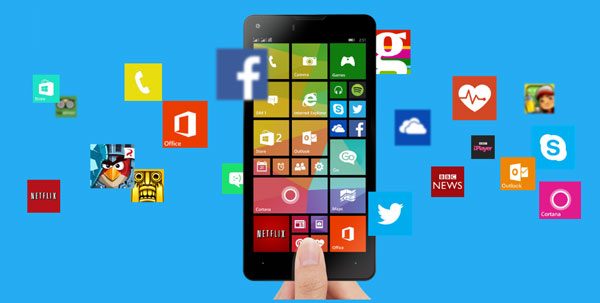 Windows-Mobile-8-Smartphone-Hand-Holding1