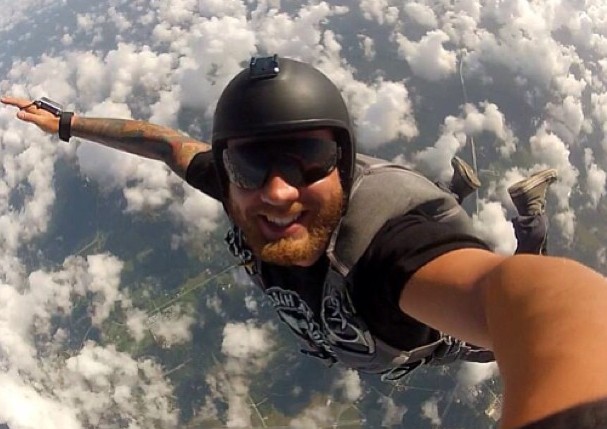 359794-yep-another-skydive-selfie