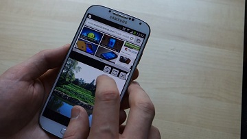 8-most-samsung-galaxy-devices-including-the-galaxy-s6-and-s6-edge-let-you-run-more-than-one-app-at-once-on-the-home-screen-galaxy-s4-shown-below