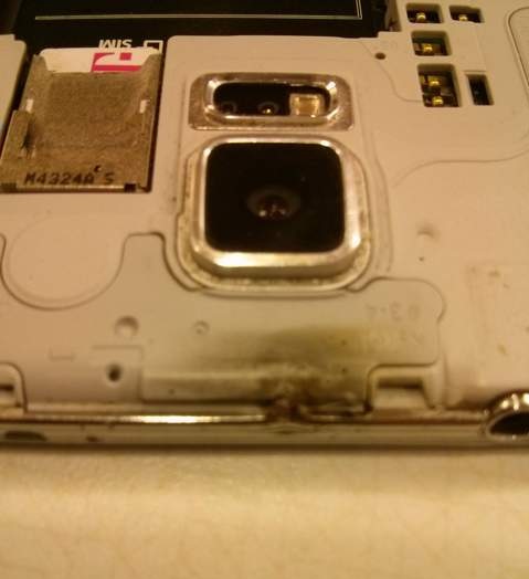 Samsung-Galaxy-S5-catches-on-fire (4)
