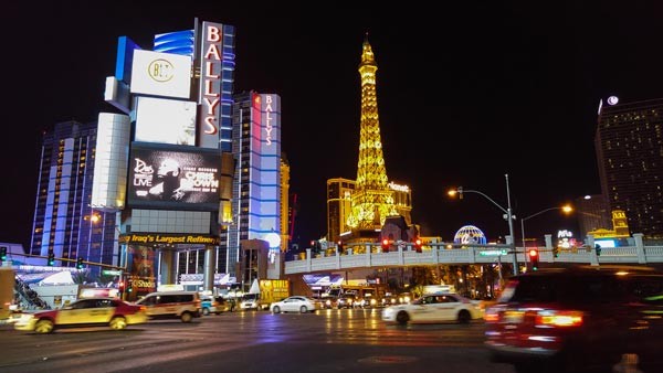 Las-Vegas-strip-in-Auto-mode