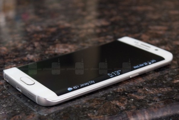 The-Galaxy-S6-edge-screen