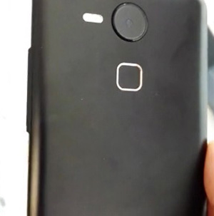 Earlier-leaked-alleged-Nexus-5-images-(4)