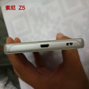 Photos-allegedly-showing-a-Sony-Xperia-Z5-dummy-unit (4)