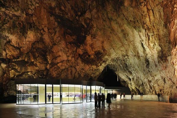 deep-inside-slovenias-postojna-cave-lies-the-first-ever-subterranean-post-office-in-a-retail-pavilion-designed-by-studio-stratum