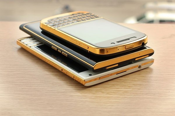 How-would-you-like-a-24K-gold-plated-BlackBerry-Priv-(6)