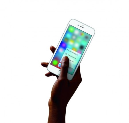 iPhone6s-Hand-SafariQuickAction-PR-PRINT-640x608