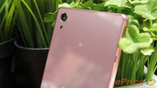 Pink-Xperia-Z5-Premium-Hands-on_4-640x360