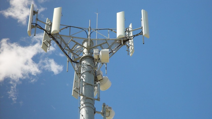 mobile-telephone-antennas-tower-840x472