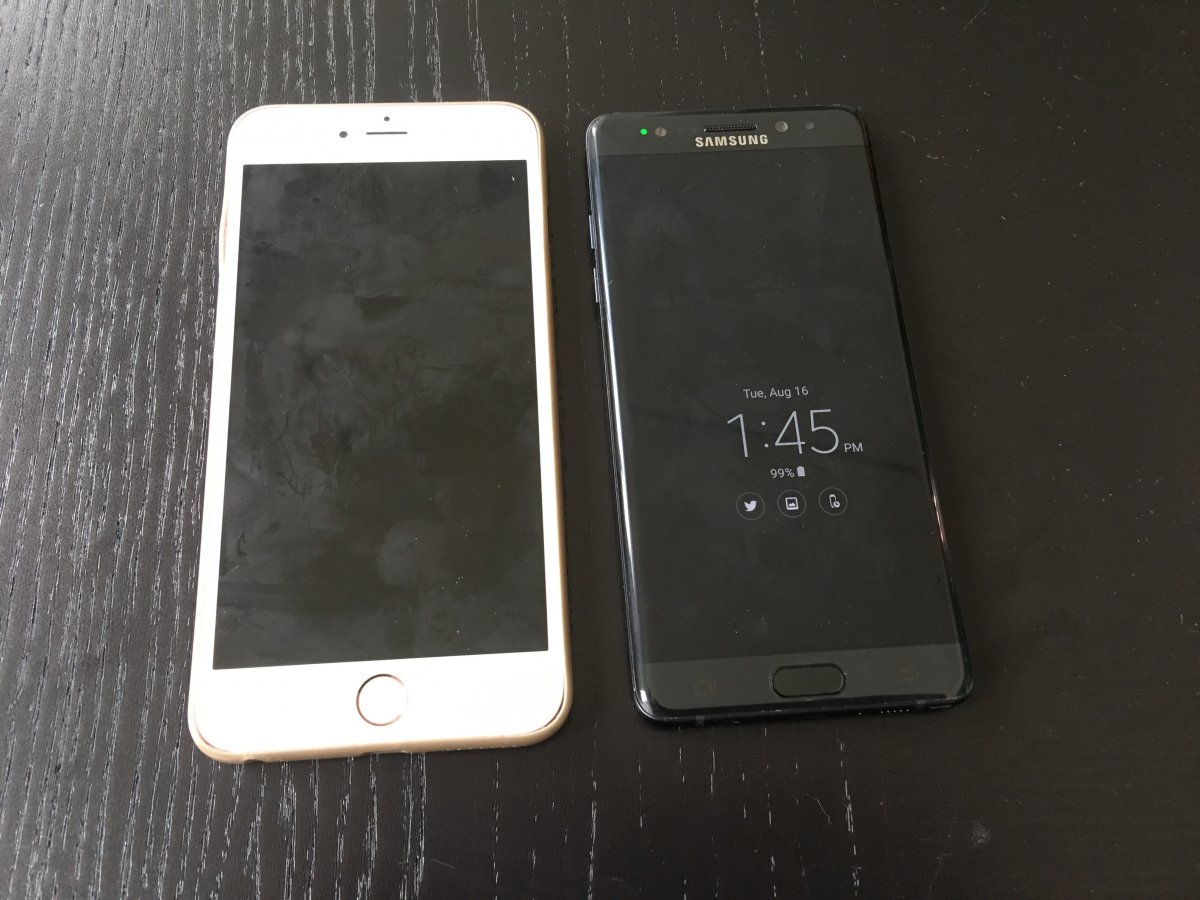 the-note-7-has-a-bigger-screen-than-the-iphone-6s-plus-but-the-phone-itself-is-smaller-making-it-easier-to-hold-or-keep-in-your-pocket