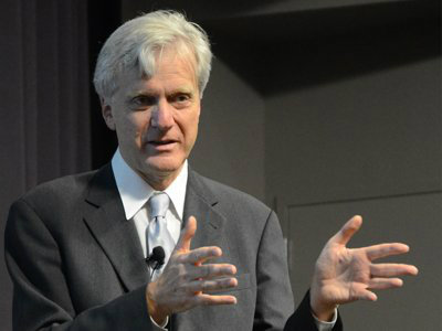 همزمان یا همین نقل مکان، Andy Bechtolsheim موسس Sun Microsystems معادل ۱۰۰ هزار دلار در کسب و کار برین و پیج سرمایه گذاری کرد. با این سرمایه، گوگل به طور رسمی در ۴ سپتامبر ۱۹۹۸ کار خود را از همان گاراژ شروع کرد.