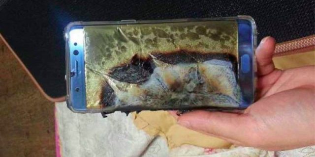 samsung-is-halting-sales-of-its-note-7-smartphone-after-reports-of-battery-explosions