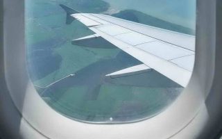 چرا روی پنجره هواپیماها یک سوراخ کوچک وجود دارد؟!