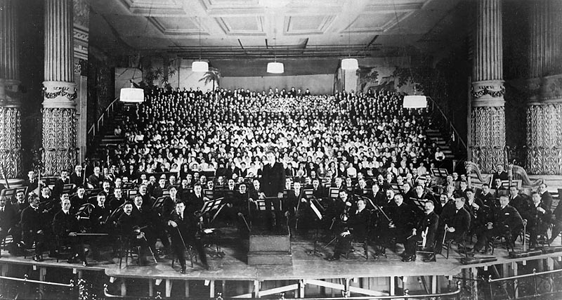 philadelphia_orchestra_at_american_premiere_of_mahlers_8th_symphony_1916