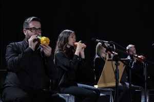 ارکستری عجیب در لندن: نواختن موسیقی با هویج و کدو تنبل!
