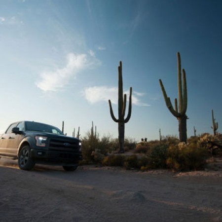 چگونه با یک لیوان آب ماشین خود را تمیز کنیم؟