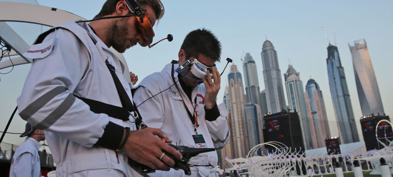 یک نوجوان ۱۵ ساله برنده مسابقات جهانی پهپاد در دبی شد