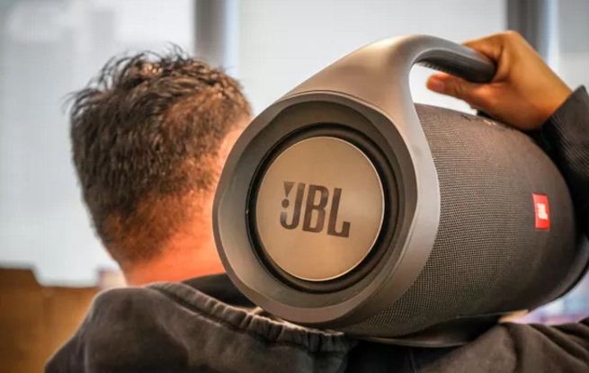 اسپیکر قابل‌حمل JBL Boombox با طول عمر باتری 24 ساعته رونمایی شد