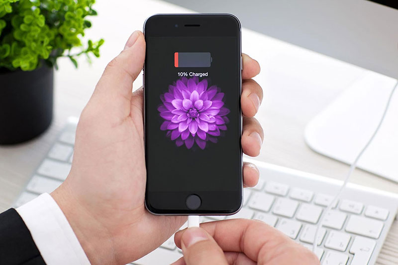 با شارژ کردن گوشی خود به این روش، عمر باتری خود را چند برابر کنید!