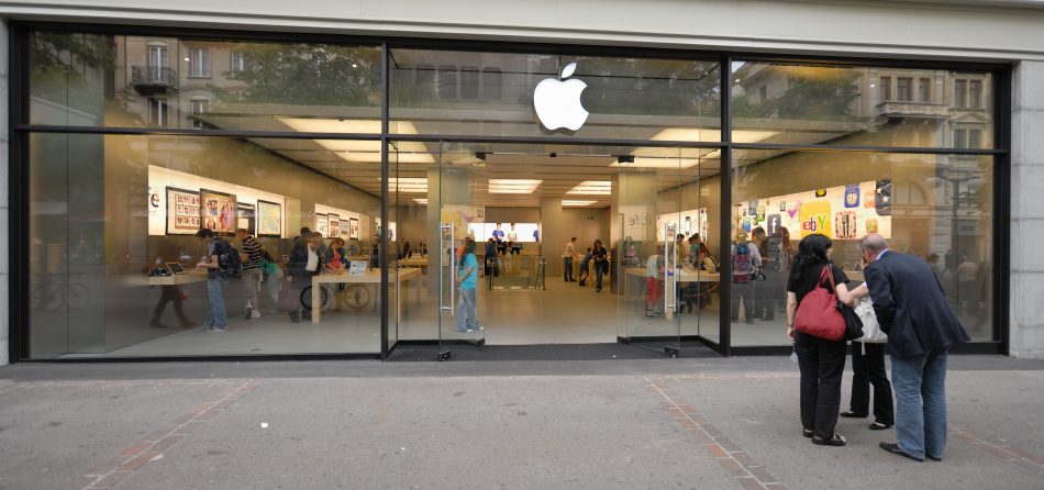 پس از انتشار دود از باتری یک گوشی آی‌فون، فروشگاه اپل استور سوئیس تخلیه شد