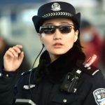 پلیس‌های چینی به عینک‌های هوش مصنوعی برای شناسایی مجرمان در بین جمعیت مجهز می‌شوند