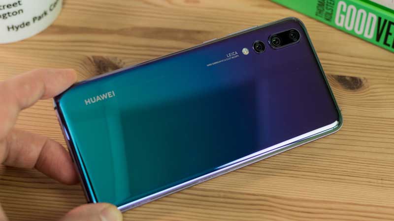 huawei-p20-pro-review-first-look تصویر پنل جلویی هواوی میت ۲۰ لو رفت!  