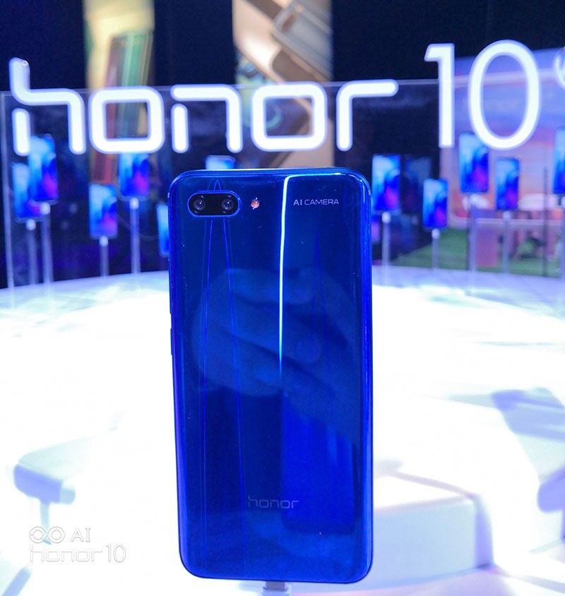 honor-10-1 فروش آنر 10 از مرز 3 میلیون دستگاه گذشت  