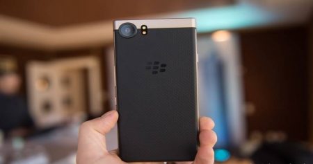BlackBerry-1-450x237 چه انتظاراتی از گوشی بعدی خود دارید؟!  