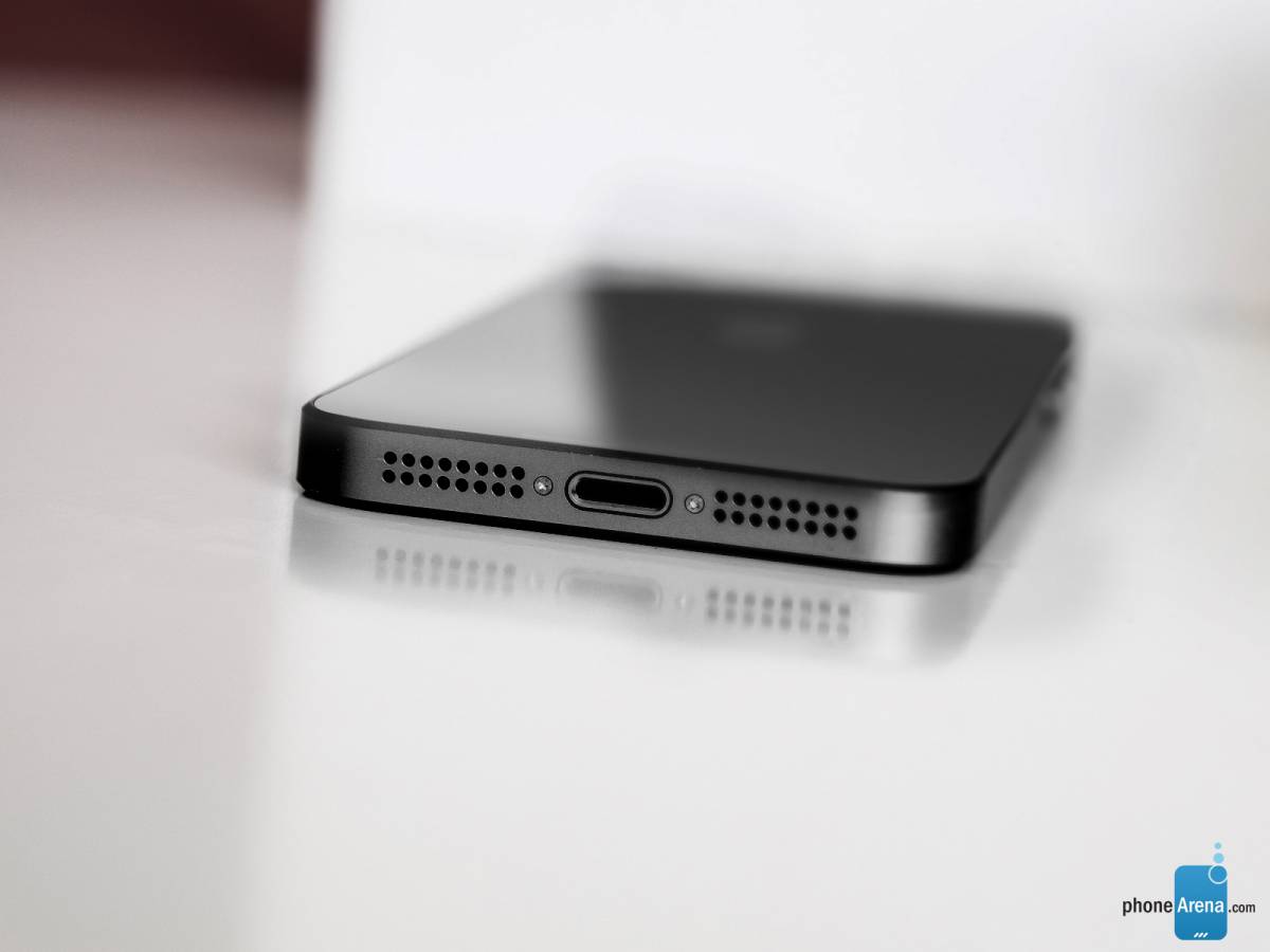 iphone-se-2-wireless-charging-glass-back مقایسه نمایشگر آی‌فون SE 2 احتمالی با آی‌فون X: برش نمایشگر کوچک‌تر می‌شود!  