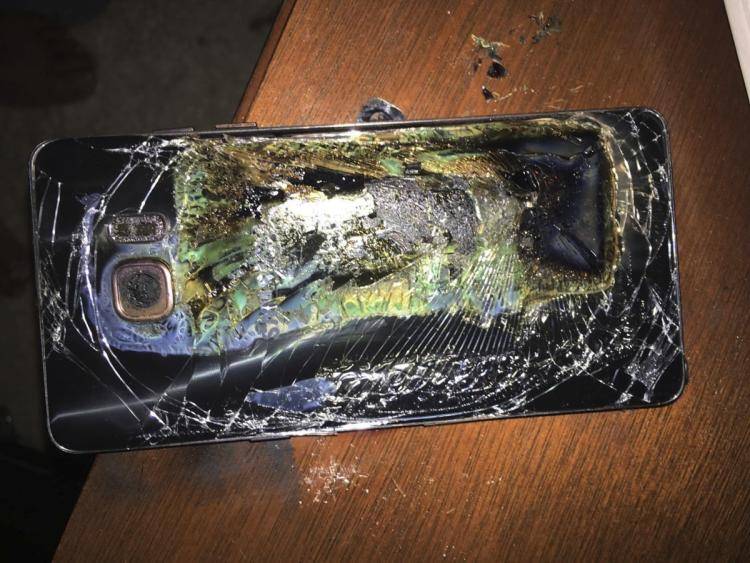 samsung-halting-note-7 انفجار یک گوشی سامسونگ منجر به آتش‌سوزی و تخریب یک خودرو شد!  