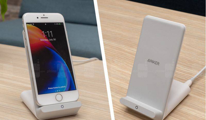 Anker-PowerWave-Wireless-Charging-Stand بهترین شارژرهای وایرلس برای گلکسی‌‌های سامسونگ و آی‌فون‌‌های اپل  