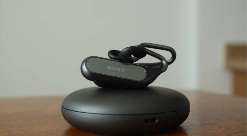 Sony-Xperia-Ear-Duo-hands-on-photos5 نگاهی نزدیک به ایرفون اکسپریا Ear Duo سونی: مراقب اطرافت باش!  