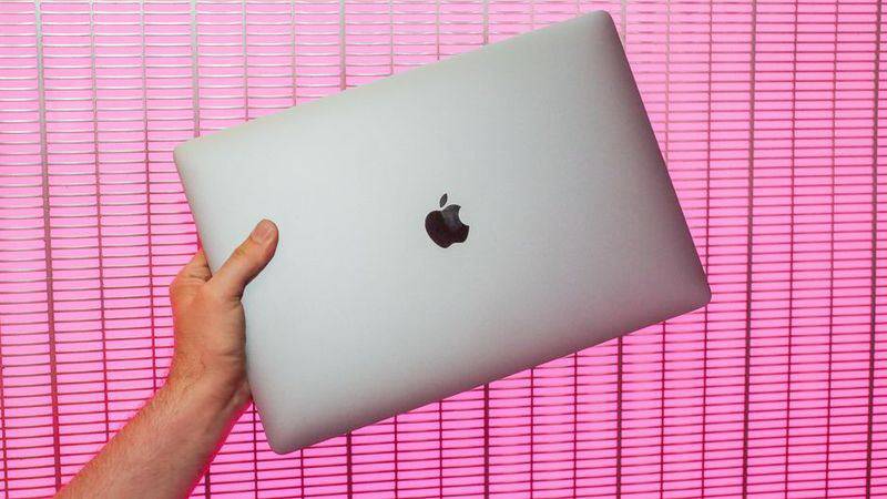 apple-macbook-pro-2018-5 4 دلیل برای این‌که اپل مک‌بوک پرو ۲۰۱۸ را نخریم!  