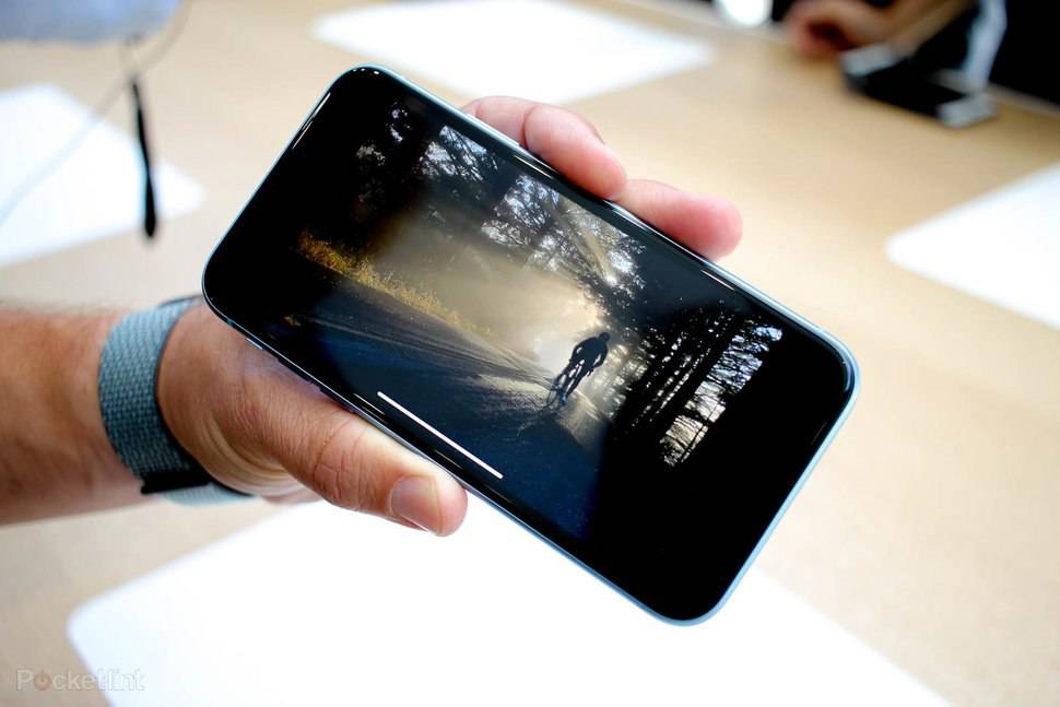 Apple-iPhone-Xr-Preview-Mojtaba-18 بررسی اولیه آی‌فون Xr اپل: تعریف سیب‌ها از گوشی اقتصادی!  