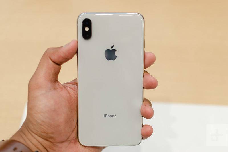 Apple-iPhone-Xs-Max-10 بررسی آی‌فون Xs مکس اپل: ترکیبی از خوب‌ها!  
