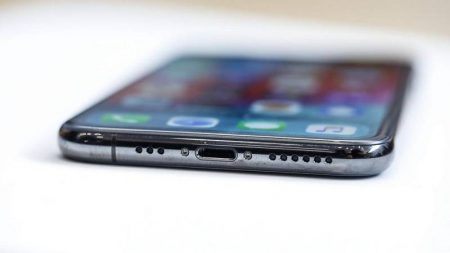 Apple-iPhone-Xs-Preview-Mojtaba-6-450x253 بررسی اولیه آی‌فون Xs اپل: آقای بهبودیافته!  