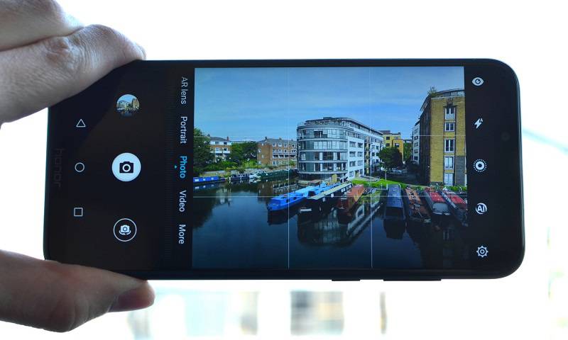 Honor-Play-Camera مقایسه آنر پلی با شیائومی Mi A2: نبرد اقتصادی‌های مدرن!  