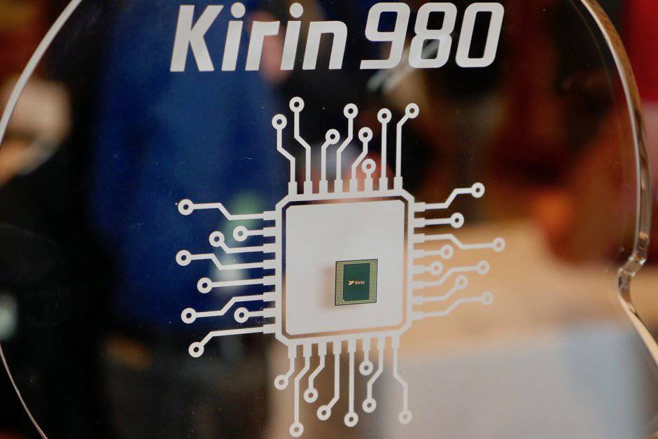 Huawei-announces-Kirin-980-the-worlds-first-7nm-phone-chip هواوی نخستین تراشه 7 نانومتری گوشی‌های تلفن‌همراه با نام کایرین 980 را معرفی کرد  