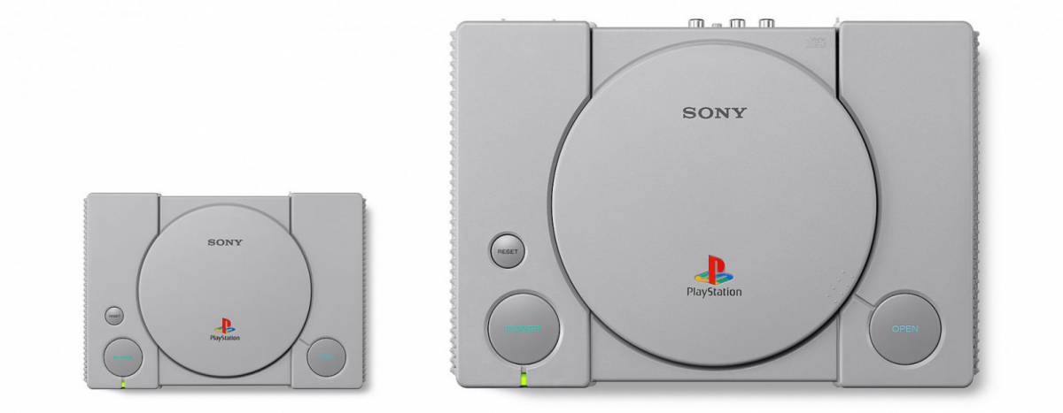 The-new-PlayStation-Classic-left-alongside-the-original-PlayStation-right-1592x619 سونی از پلی‌ استیشن کلاسیک به همراه 20 بازی به یادماندنی رونمایی کرد  