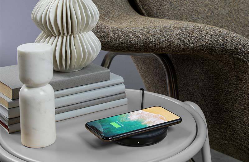belkin-F7U050xxBLK-boostup-bold-wireless-charging-pad-lifestyle-living-room-1000x1000 آیا شارژ بی‌سیم گوشی‌های هوشمند واقعا یک ویژگی کاربردی است؟!  