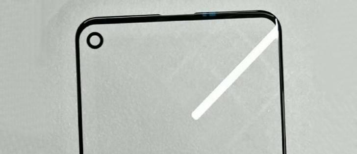 انتشار تصویری جدید از محافظ شیشه‌ای حفره‌دار نمایشگر Infinity-O سامسونگ گلکسی A8s